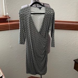 Banana Republic wrap dress size M black and white design